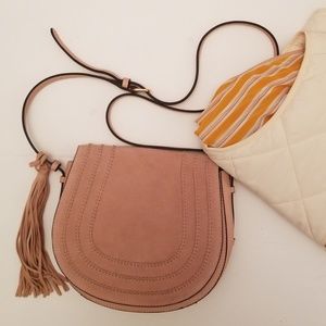 SOLD! 👜Vince Camuto Crossbody Saddle Bag